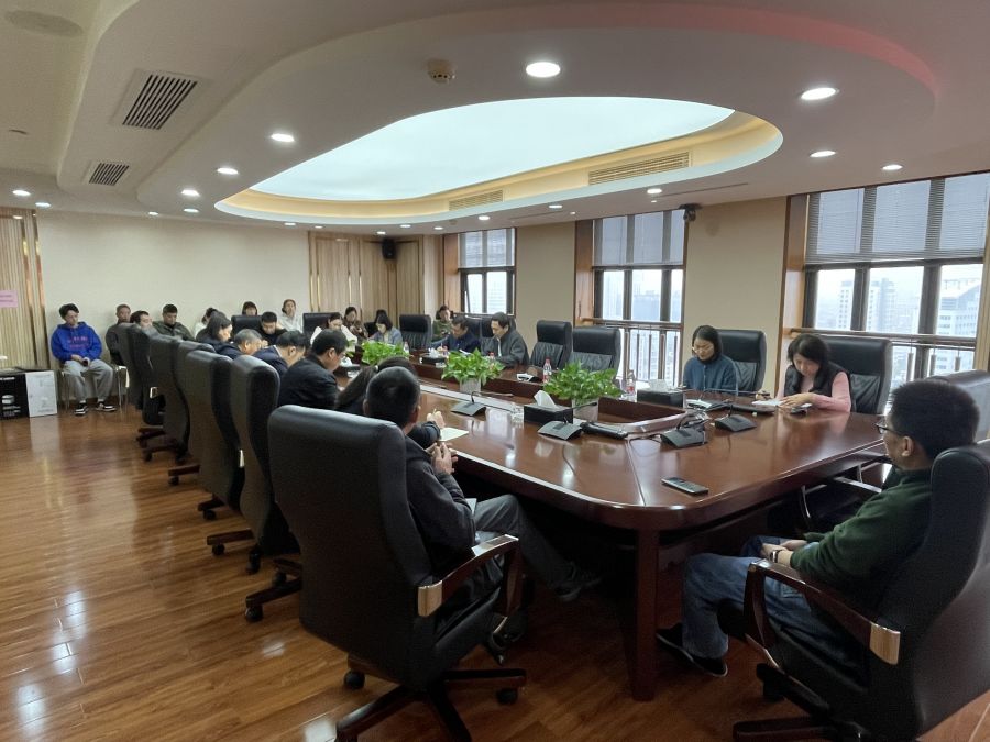公司党委委员、副总裁赵茂文赴货运公司宣讲.jpg